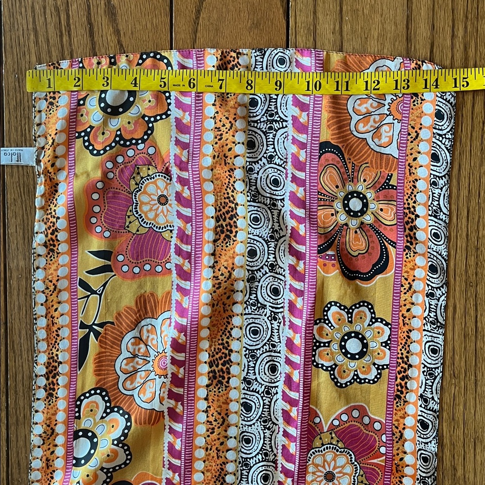 Italca Vibrant Floral Patterned Silk Scarf Made in Italy - Picture 8 of 9